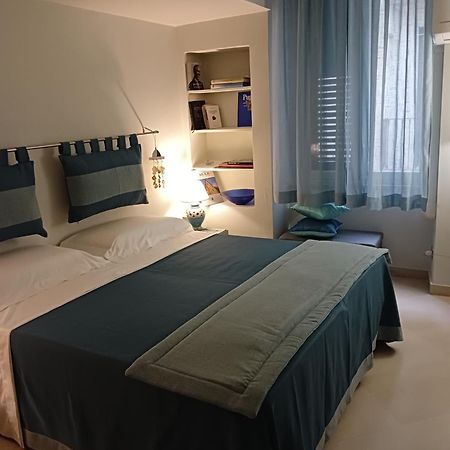 Palazzo Vaaz Apartman Mola di Bari Kültér fotó