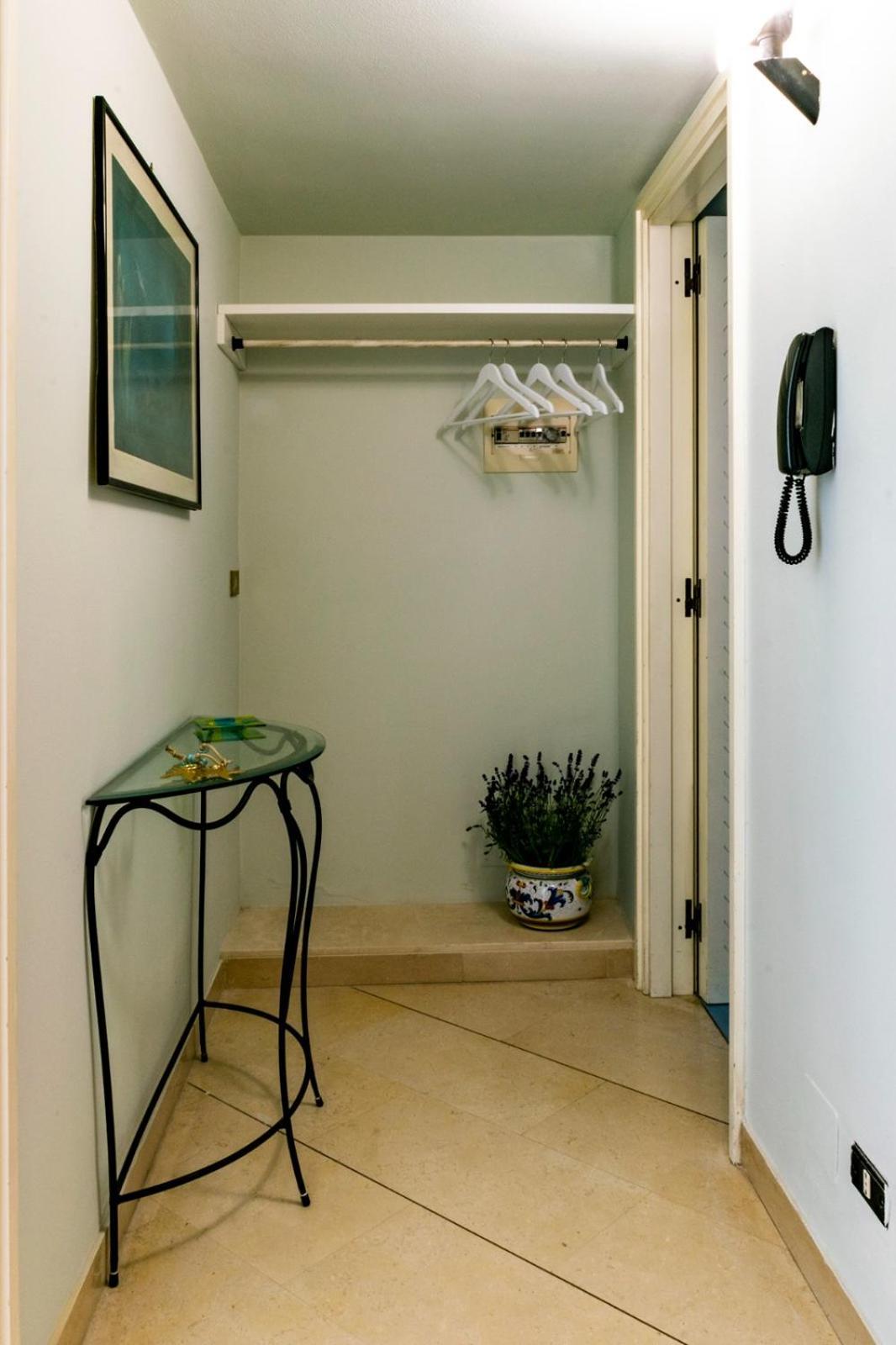 Palazzo Vaaz Apartman Mola di Bari Kültér fotó