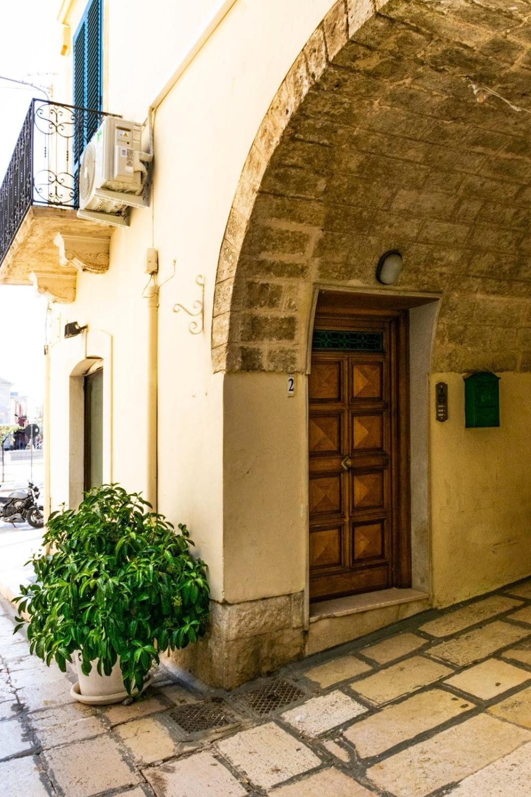 Palazzo Vaaz Apartman Mola di Bari Kültér fotó