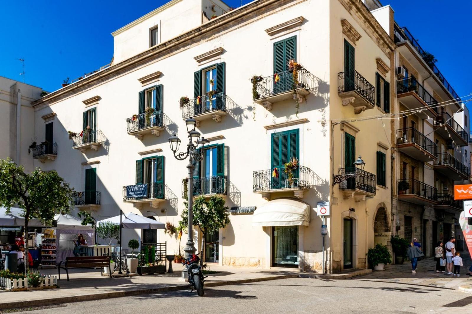 Palazzo Vaaz Apartman Mola di Bari Kültér fotó